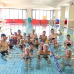 「なんだかこのプール、速く泳げる気がします！」